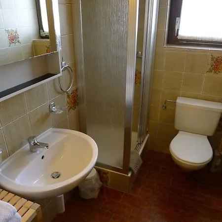 Apartment Apartment 8 *